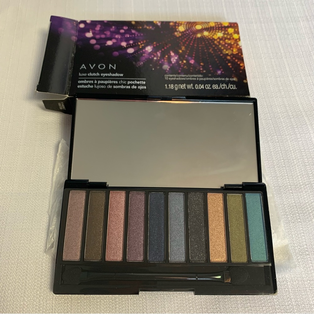 Avon Special Edition luxe clutch eyeshadow, 10 eyeshadows, New In Package